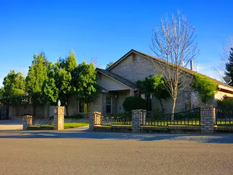 847 Cardiff Ct, Redding, CA 96003 photo 2