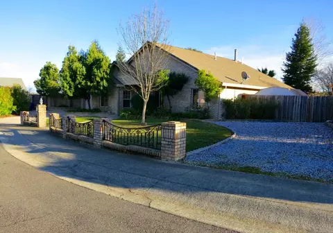 847 Cardiff Ct, Redding, CA 96003 photo 1