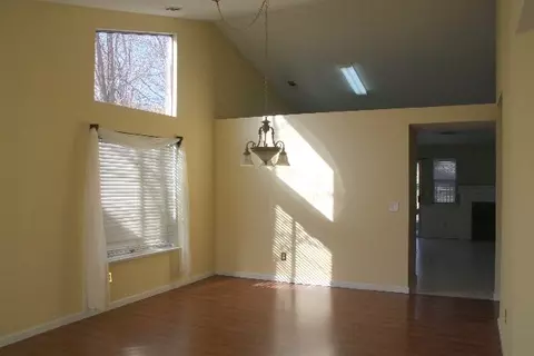 502 Arbuckle Ct, Redding, CA 96003 photo 4
