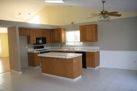 502 Arbuckle Ct, Redding, CA 96003 photo 5