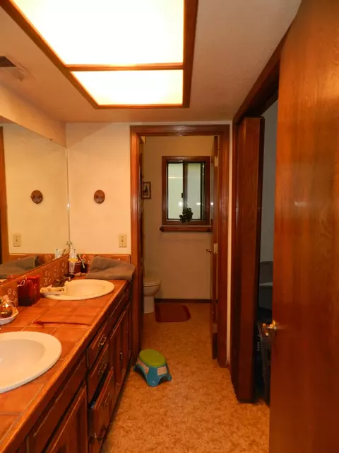 1160 Hanover Ct, Redding, CA 96003 photo 7
