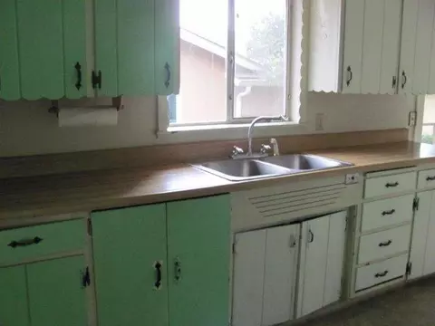1520 Pleasant St, Redding, CA 96001 photo 2