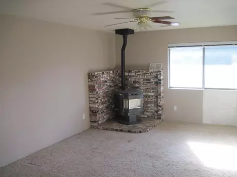 1020 Camelot, Redding, CA 96003 photo 7