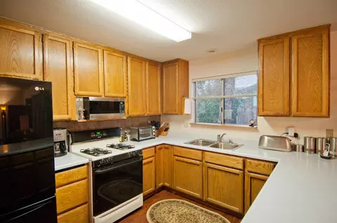 2542 Capella St, Redding, CA 96002 photo 4