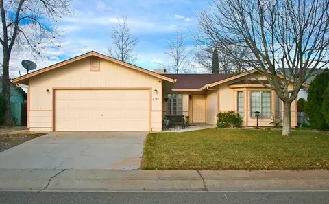 2542 Capella St, Redding, CA 96002 photo 1