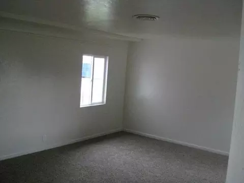 1204 Grange St, Redding, CA 96001 photo 2