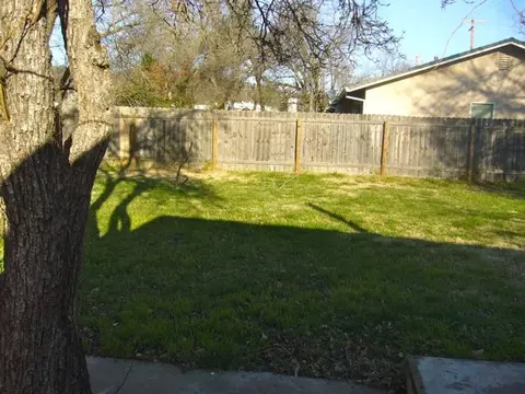 2521 Wyndham Ln, Redding, CA 96001 photo 4