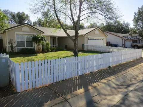 4327 Agnes May Dr, Redding, CA 96002 photo 3