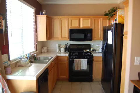 2059 Vienna Way, Redding, CA 96003 photo 2
