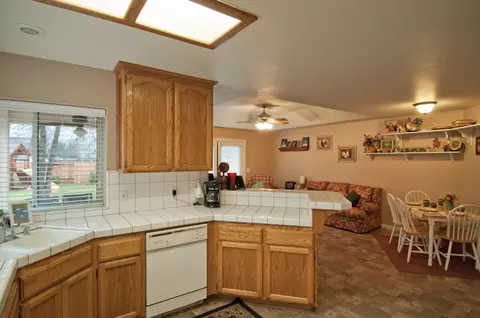 5819 Beaumont Dr, Redding, CA 96003 photo 7