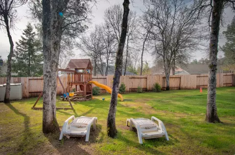 5819 Beaumont Dr, Redding, CA 96003 photo 23