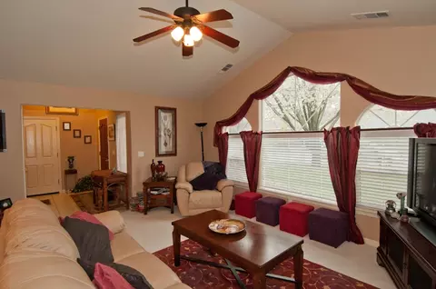 5819 Beaumont Dr, Redding, CA 96003 photo 4
