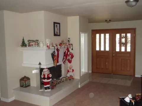 576 Rafael St, Redding, CA 96002 photo 2