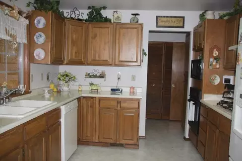 8760 Quail Valley Dr, Redding, CA 96002 photo 9