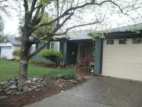 640 Lincoln St, Redding, CA 96001 photo 2