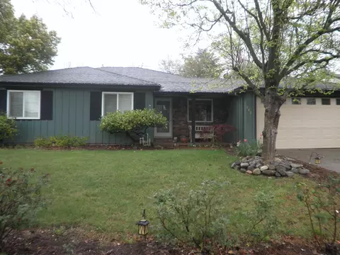 640 Lincoln St, Redding, CA 96001 photo 1