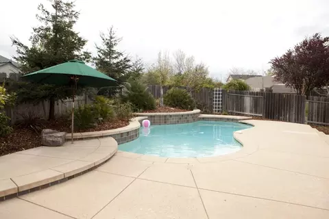 513 Alamine Dr, Redding, CA 96003 photo 5