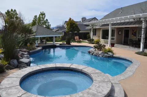 2176 Hope Ln, Redding, CA 96003 photo 2
