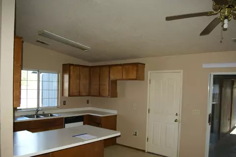 1437 Murieta Loop, Redding, CA 96002 photo 4