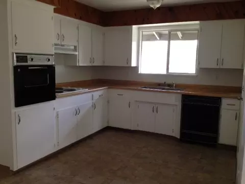 2641 Belladonna St, Redding, CA 96002 photo 2