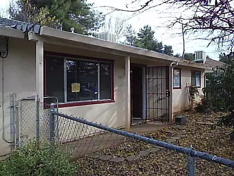 1101 C St, Redding, CA 96002 photo 1