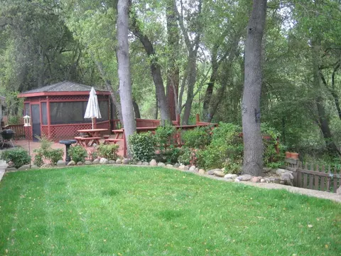 1431 Edgewood Dr, Redding, CA 96002 photo 2