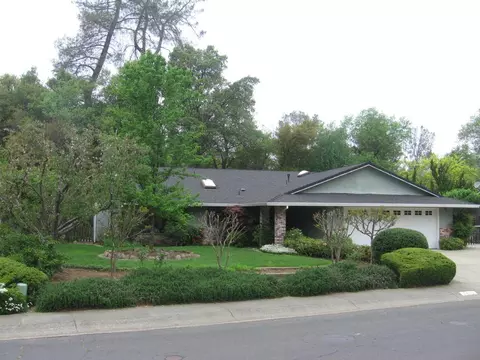 1431 Edgewood Dr, Redding, CA 96002 photo 1