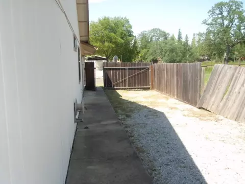 1439 Marigold Way, Redding, CA 96003 photo 3