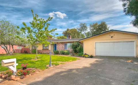 553 Gary Ct, Redding, CA 96002 photo 3