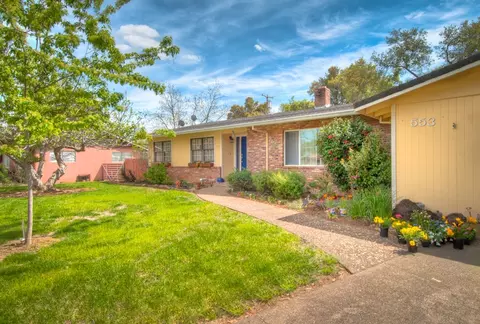 553 Gary Ct, Redding, CA 96002 photo 2