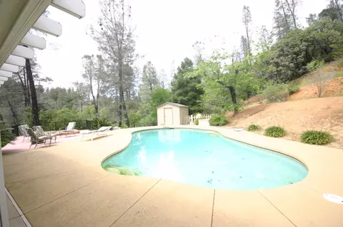 10022 Chateau Woods Dr, Redding, CA 96001 photo 17