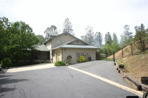 10022 Chateau Woods Dr, Redding, CA 96001 photo 3