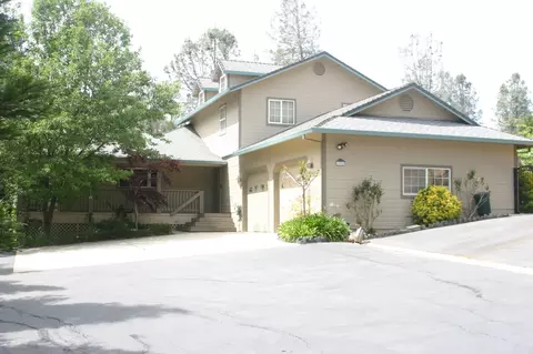 10022 Chateau Woods Dr, Redding, CA 96001 photo 1