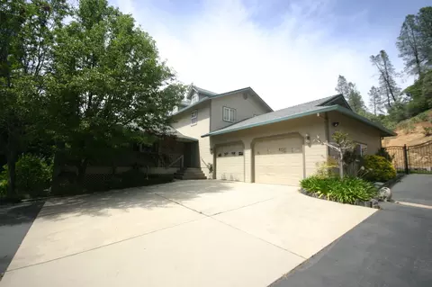10022 Chateau Woods Dr, Redding, CA 96001 photo 4