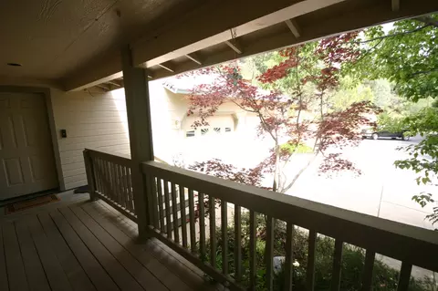 10022 Chateau Woods Dr, Redding, CA 96001 photo 10
