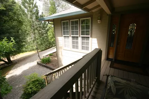 10022 Chateau Woods Dr, Redding, CA 96001 photo 8