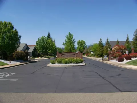 351 Bountiful Path, Redding, CA 96003 photo 4