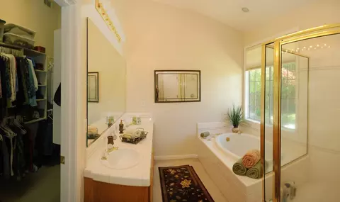 2224 Dartmouth Dr, Redding, CA 96001 photo 8