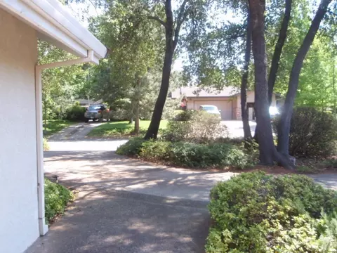 2420 Phil Ct, Redding, CA 96002 photo 3