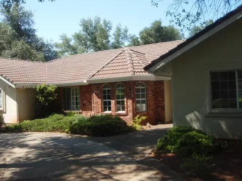 2420 Phil Ct, Redding, CA 96002 photo 2