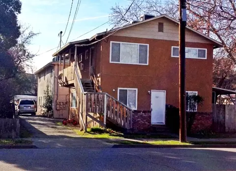 760 West St, Redding, CA 96001 photo 2