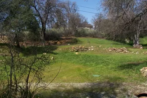 8898 Simmons Rd, Redding, CA 96001 photo 1