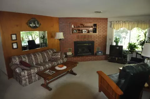 2096 Victor Ave, Redding, CA 96002 photo 9
