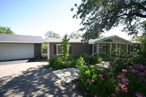 2435 Lincoln St, Redding, CA 96001 photo 2