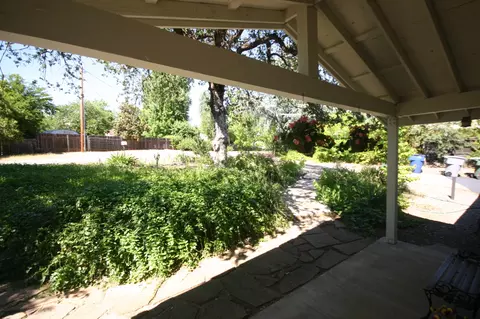 2435 Lincoln St, Redding, CA 96001 photo 5