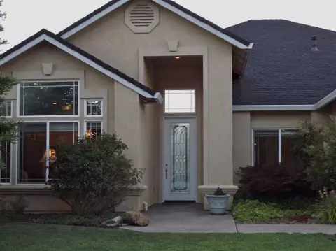 1366 Spanish Bay Dr, Redding, CA 96003 photo 2