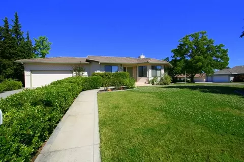 792 Blossom Ct, Redding, CA 96003 photo 2