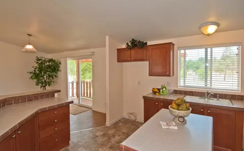 11951 Lewis, Redding, CA 96003 photo 9