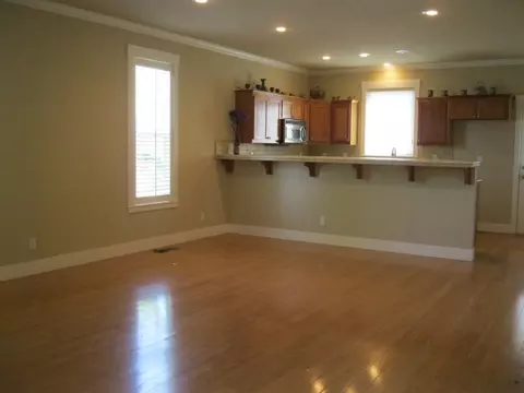 855 Fell St, Redding, CA 96001 photo 2