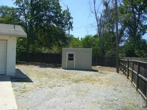 1335 Mistletoe Ln, Redding, CA 96002 photo 2